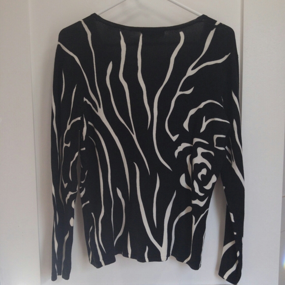 Animal Print, Stripes zebra, flower, tie dye look black & white sweater, small - Picture 6 of 8